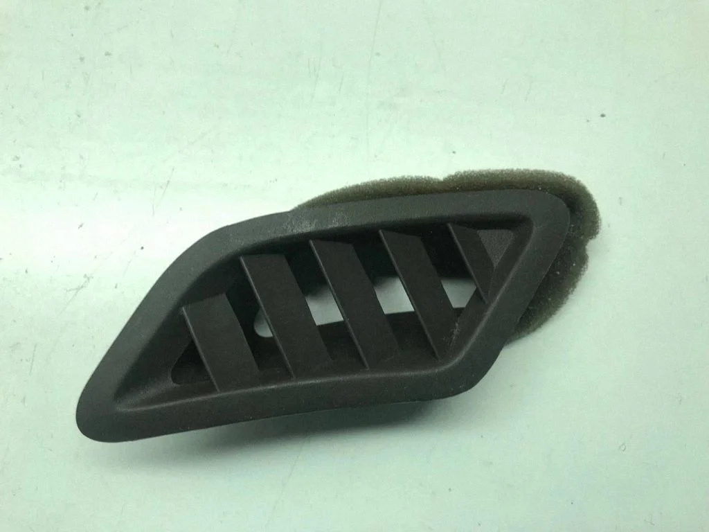 Dashboard side air vent grill/cover trim – Nissan Qashqai+2 (2008-2010)