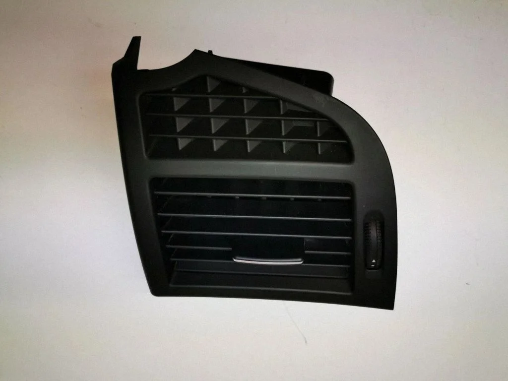 Dashboard side air vent grill/cover trim – Mercedes-Benz S-Class W221 (2005-2013)