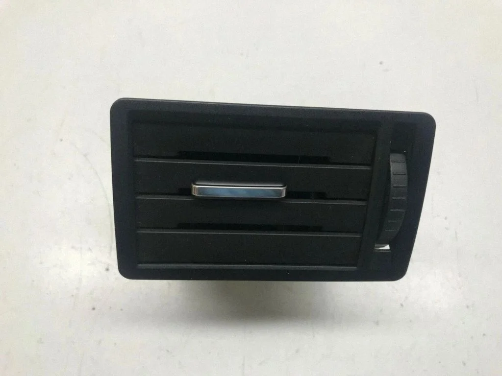 Boczne kratki nawiewu 3M51R018B09