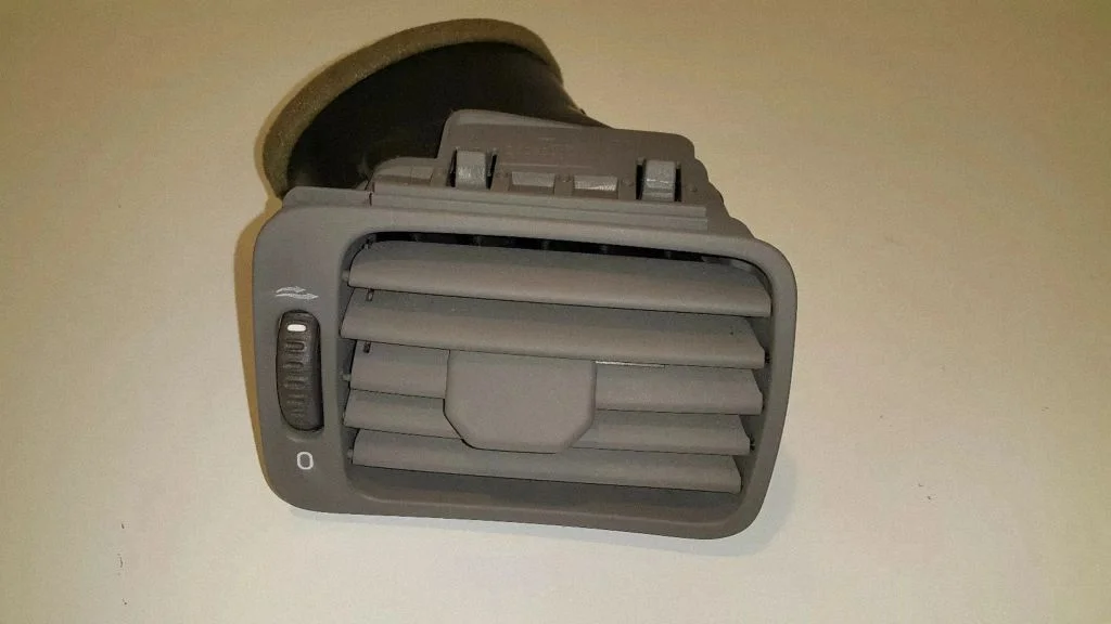 Armatuurlaua külje õhutusresti kate – Volvo S80 (1999-2003)