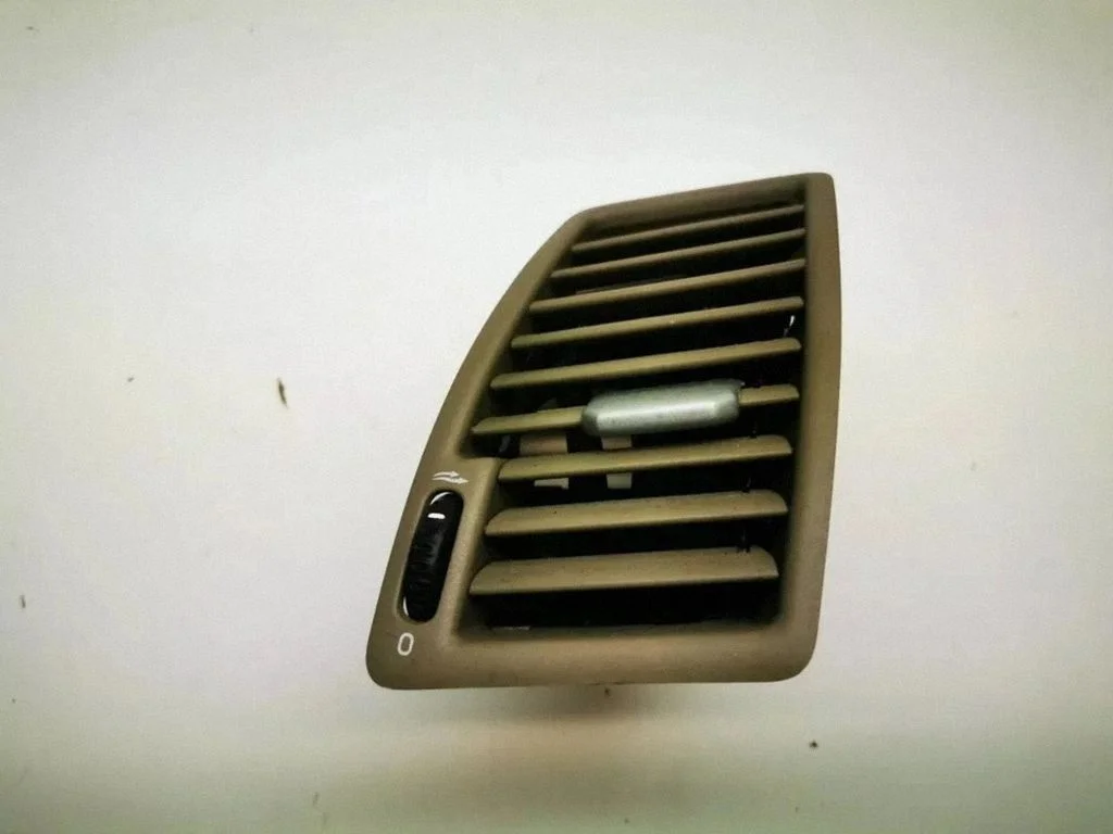Dashboard side air vent grill/cover trim – Volvo XC90 (2003-2006)