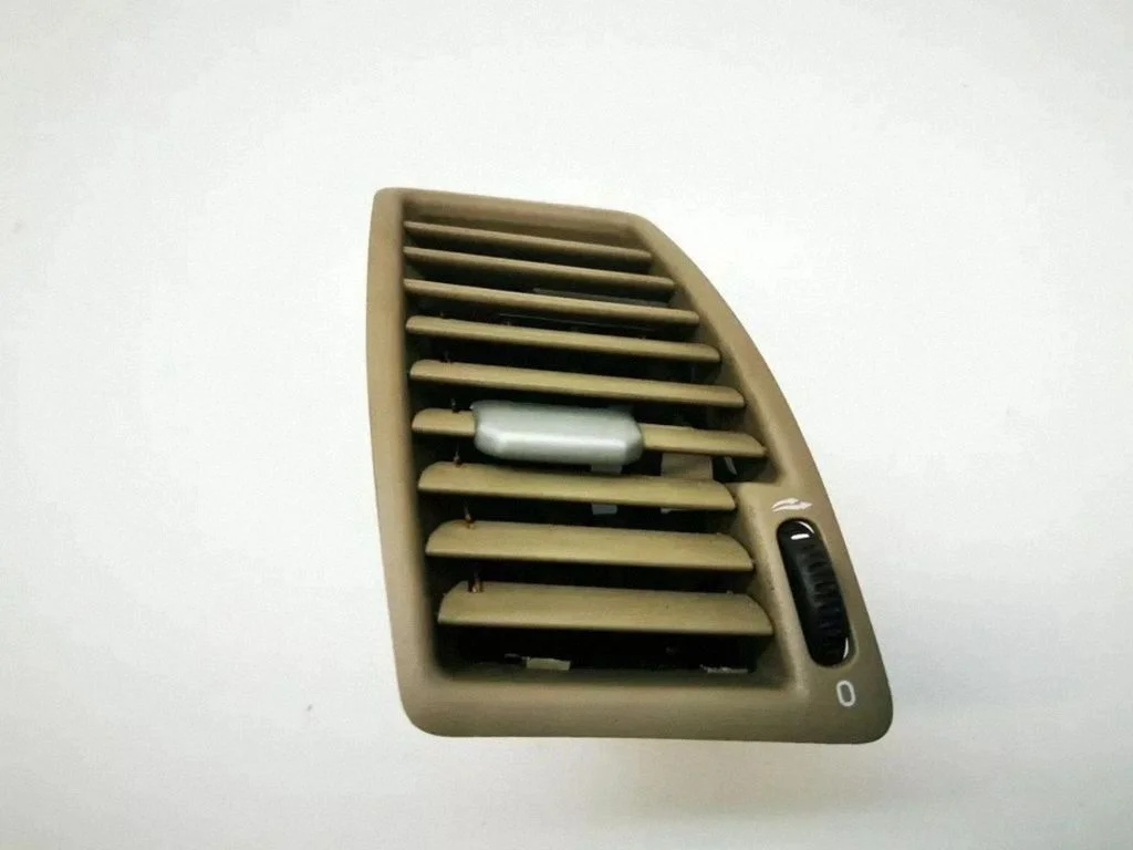 Dashboard side air vent grill/cover trim – Volvo XC90 (2003-2006)