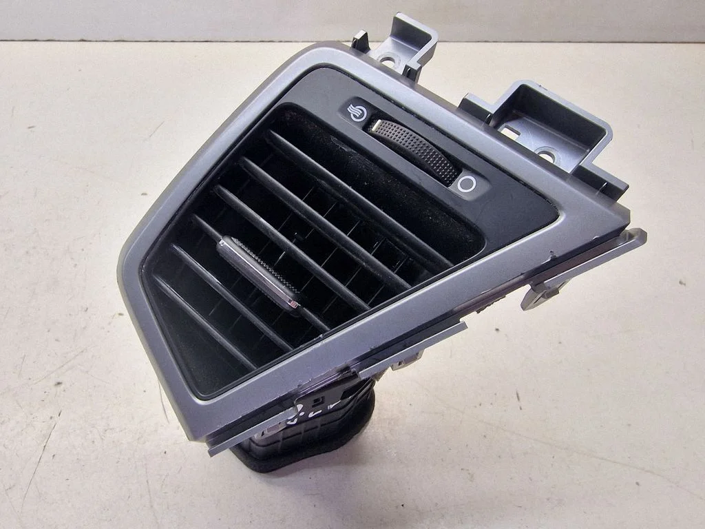 Dashboard side air vent grill/cover trim 97480D7900