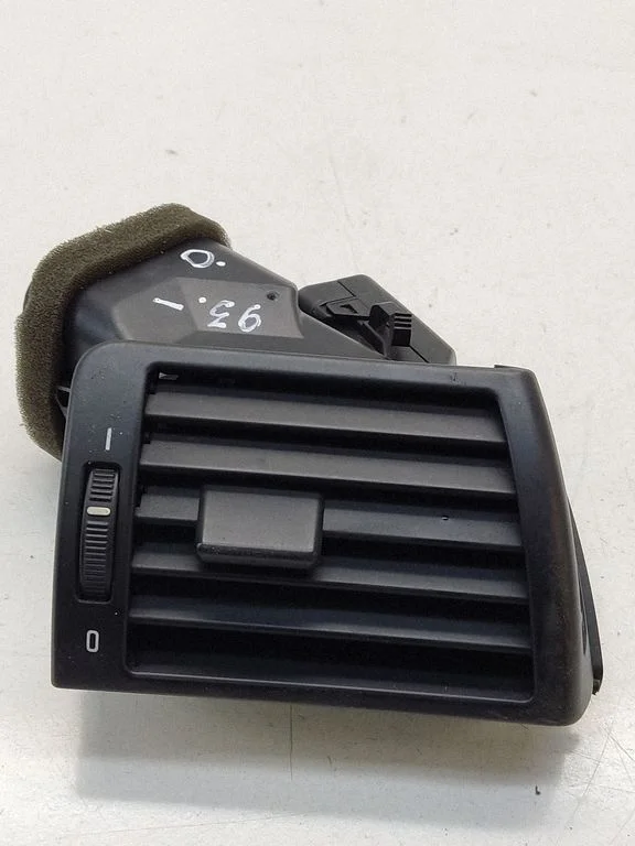 Boczne kratki nawiewu 8361898