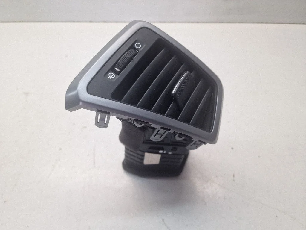 Dashboard side air vent grill/cover trim 97490D7900