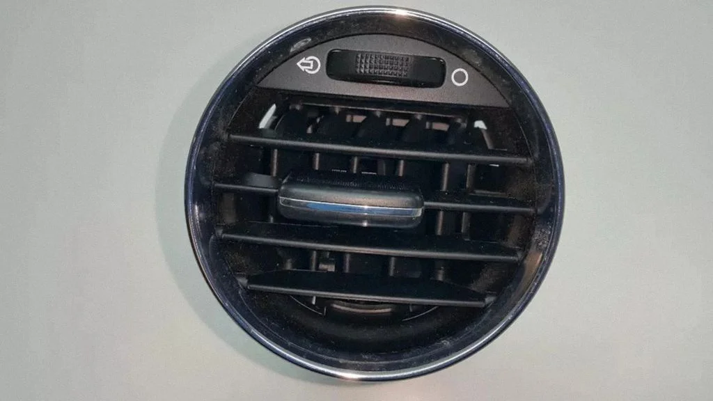 Dashboard side air vent grill/cover trim – Peugeot 308 (2007-2013)