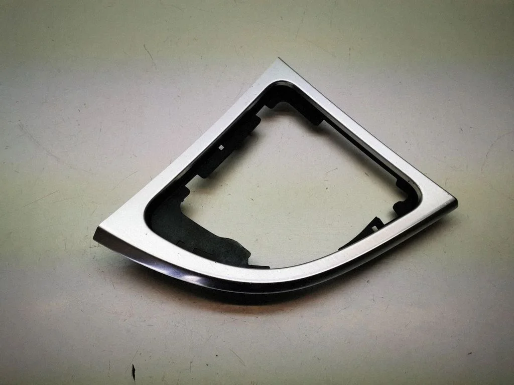 Gear shifter surround trim plastic 12228611