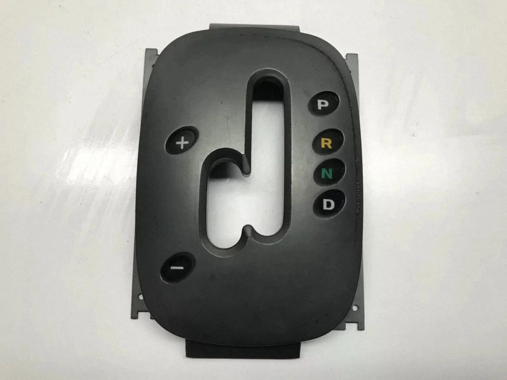 Käigukangi ümbrise viimistlus (plastik) – Hyundai Santa Fe (2000-2006)