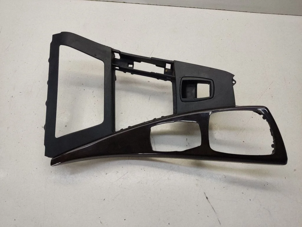 Gear shifter surround trim plastic – BMW 5 Series F10 F11 (2009-2016)
