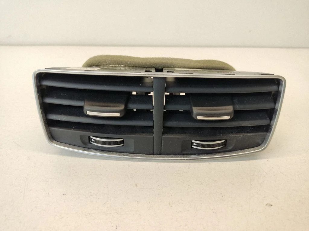 Rear air vent grill – Audi A8 S8 D4 4H (2010-2016)