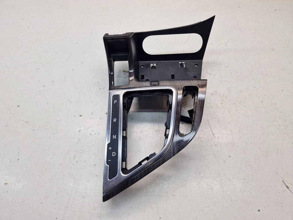 Gear shifter surround trim plastic 846502T051