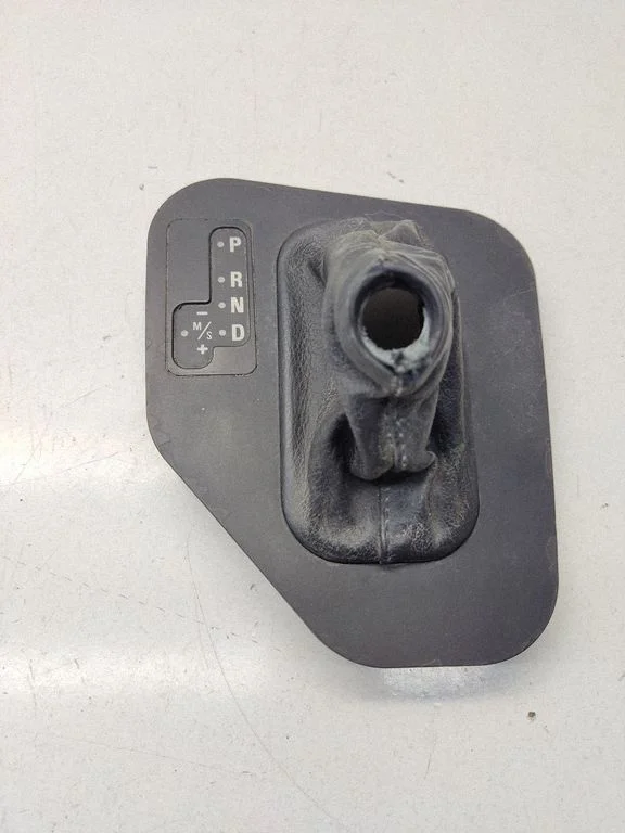 Gear shifter surround trim plastic – BMW 5 Series E39 (1996-2003)
