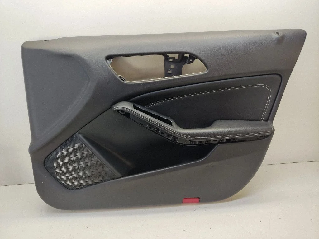 Eesmiste uste sisevooder – Mercedes-Benz A-klass W176 (2012-2018)