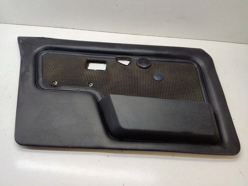 Eesmiste uste sisevooder – BMW 3-seeria E30 (1983-1994)