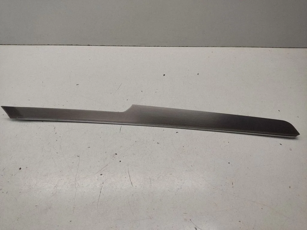 Eesmise ukse viimistlusriba – Volkswagen Passat CC (2008-2016)