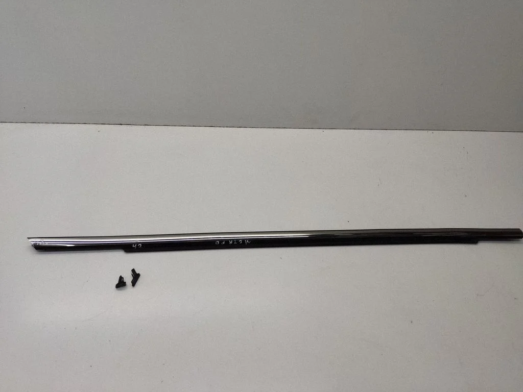 Eesmise ukse viimistlusriba – Mini Cooper Countryman R60 (2011-2016)