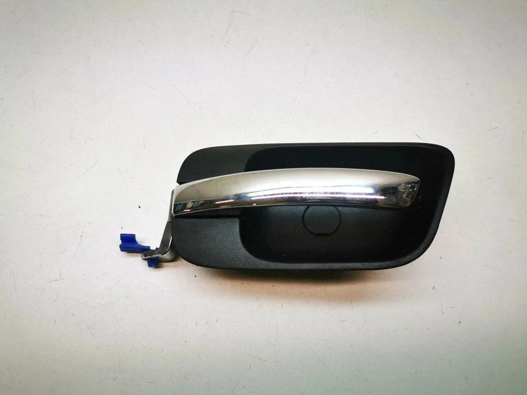 Rear door interior handle trim