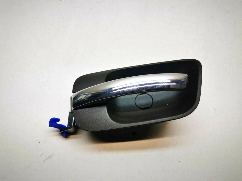 Rear door interior handle trim