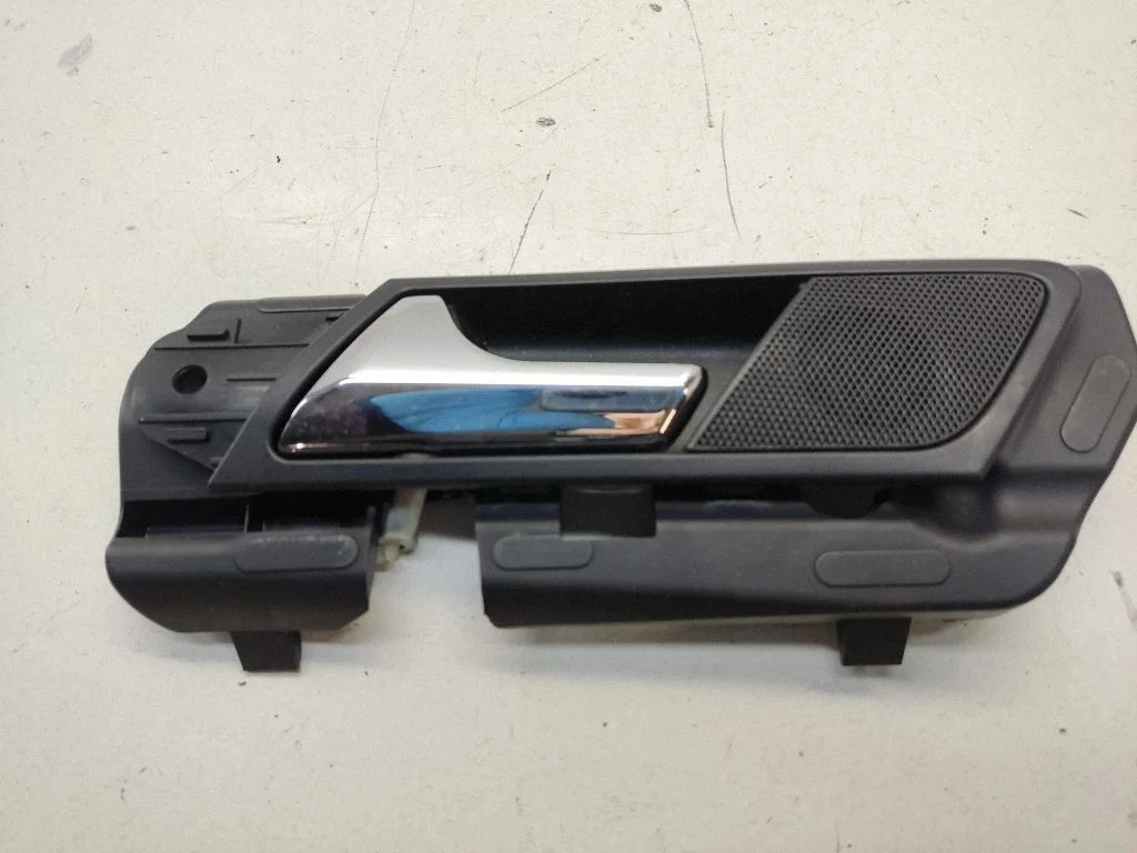 Rear door interior handle trim – Mercedes-Benz ML-Class W164 (2005-2011)