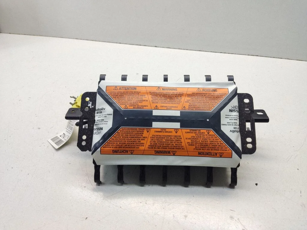 Passenger airbag – Nissan Qashqai+2 (2008-2010)