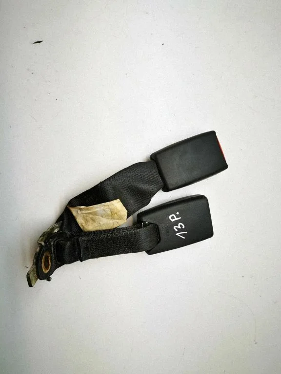 Rear seatbelt buckle 2021686