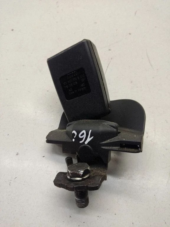 Rear seatbelt buckle – Audi A5 8T 8F (2007-2016)