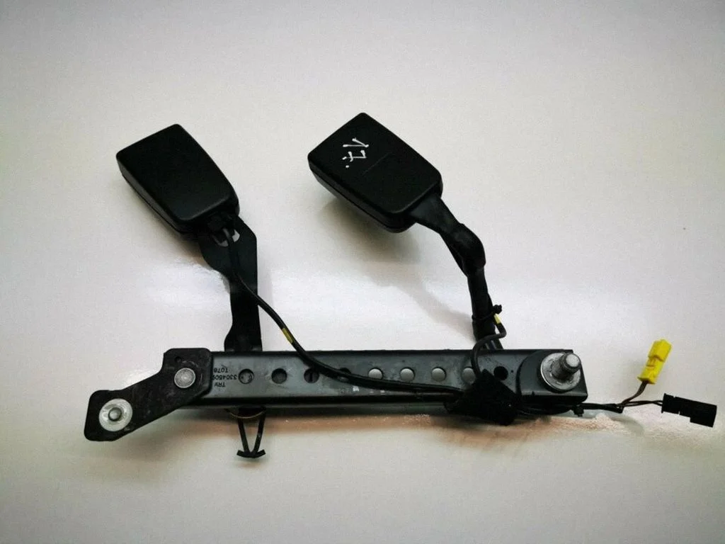 Rear seatbelt buckle – Mercedes-Benz S-Class W221 (2005-2013)