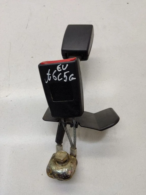 Rear seatbelt buckle 8D0857739D