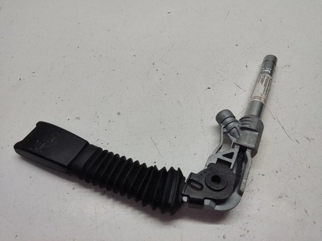 Front seatbelt buckle – BMW 5 Series E60 E61 (2004-2010)