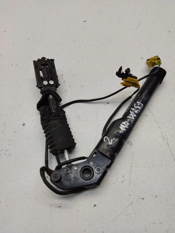 Front seatbelt buckle 33044311