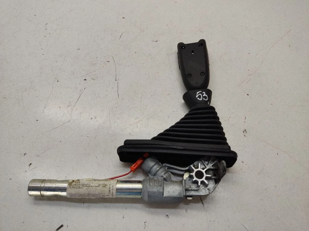 Front seatbelt buckle – Nissan Qashqai+2 (2008-2010)