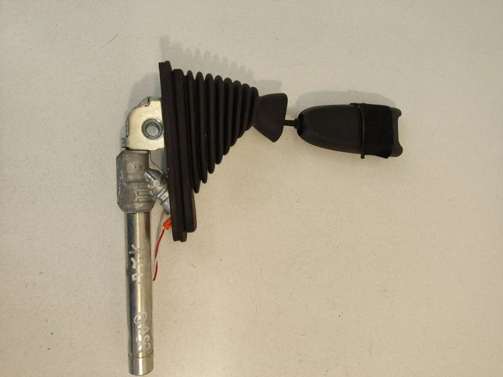 Front seatbelt buckle – Nissan Qashqai+2 (2008-2010)