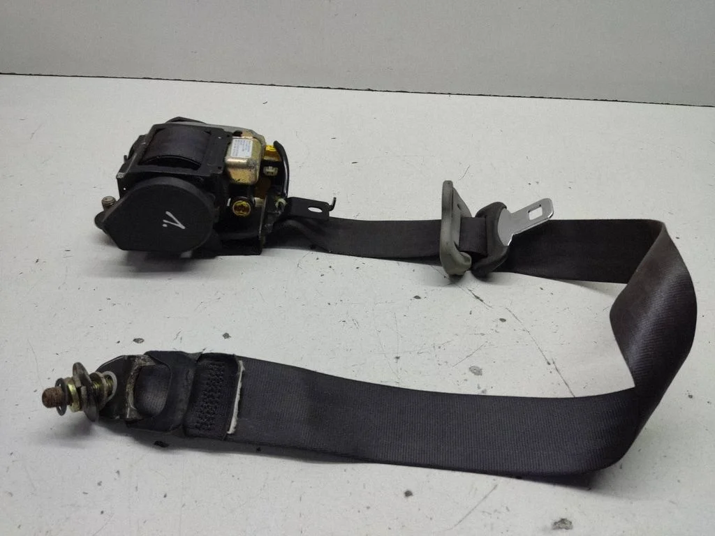 Front seatbelt – Honda Accord (2003-2007)
