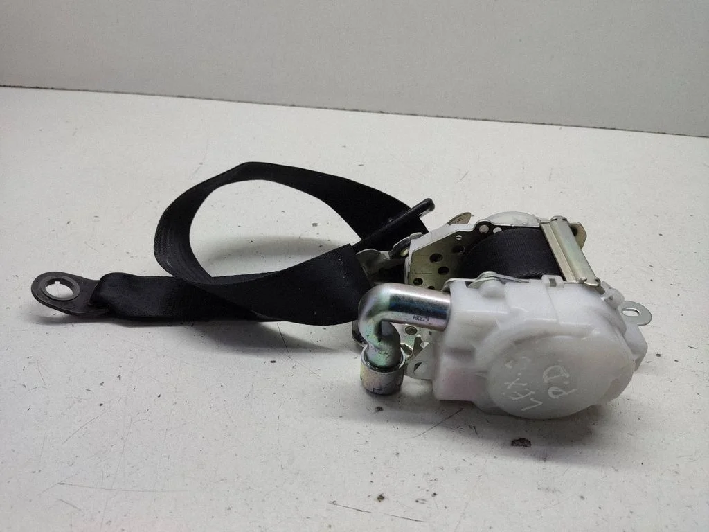 Front seatbelt – Lexus IS 220D-250-350 (2006-2013)