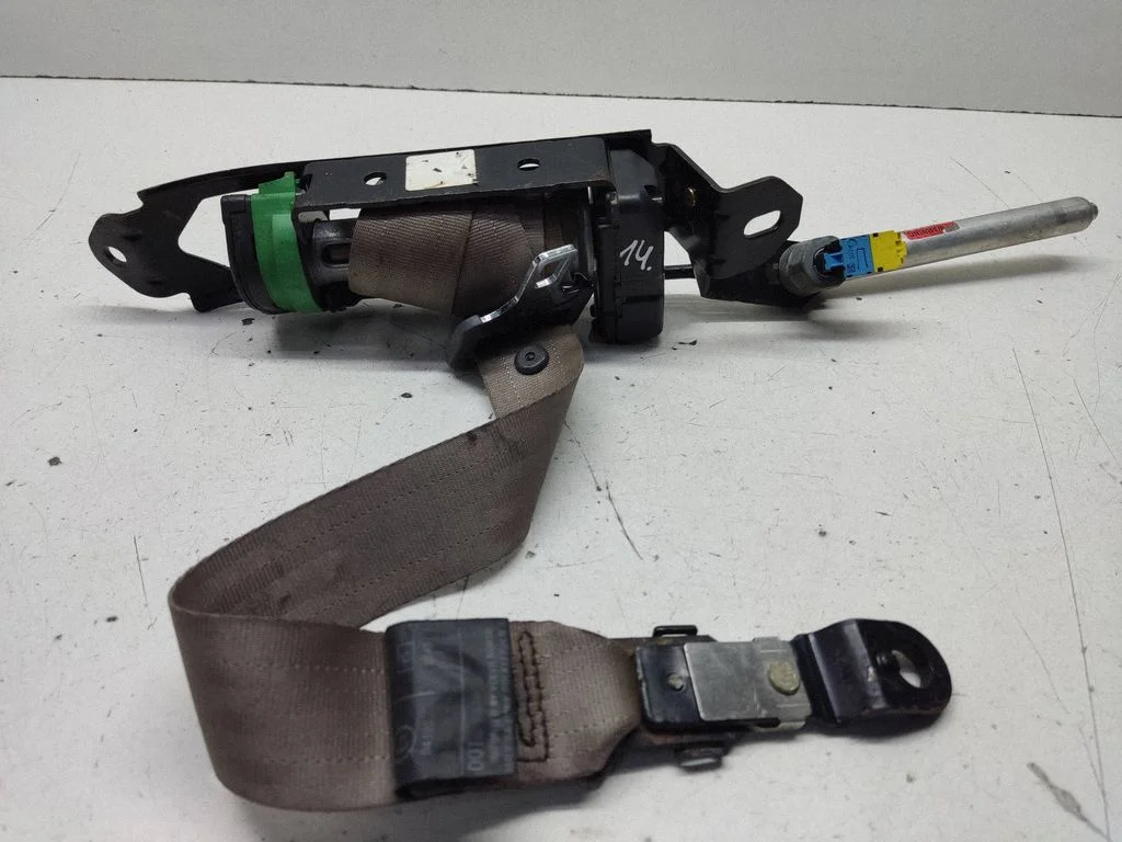 Front seatbelt E504190