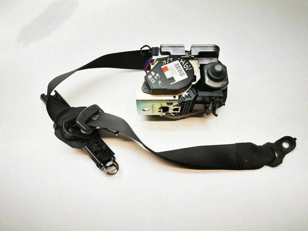 Front seatbelt – Mercedes-Benz CLS-Class C219 (2003-2011)