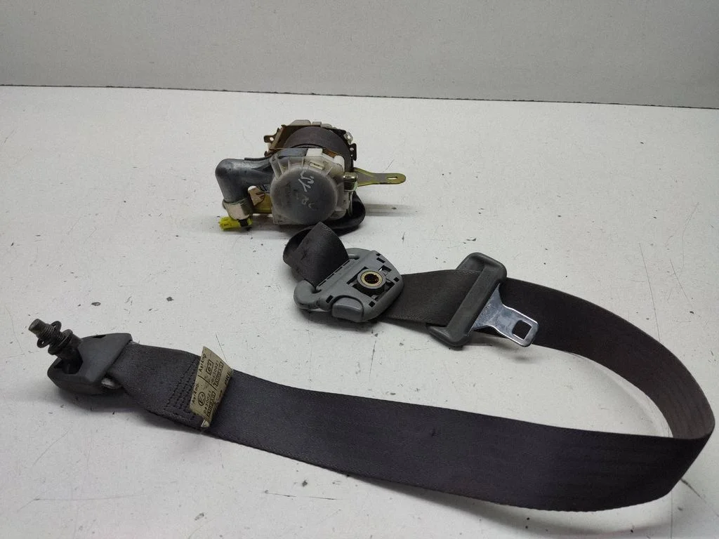 Front seatbelt E40430021 – Toyota Previa (XR30, XR40) II (2000-2006)