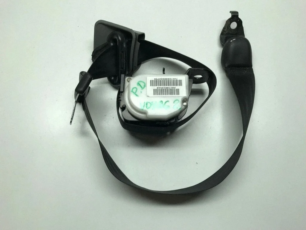 Front seatbelt 0XT88TRMAD