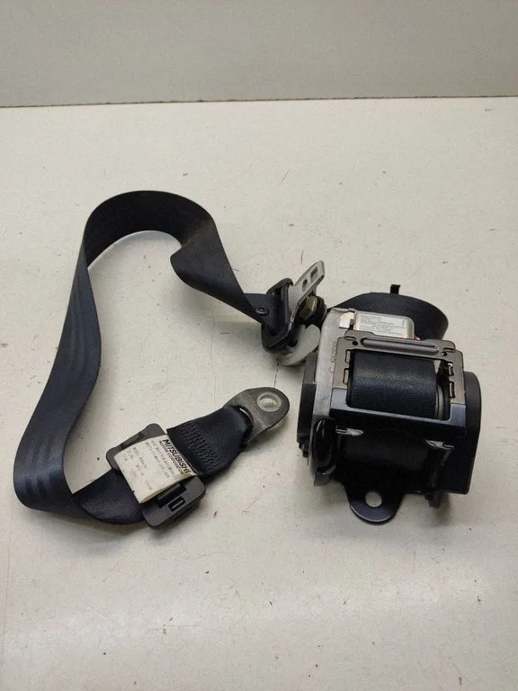 Front seatbelt – Mitsubishi Outlander (2007-2012)