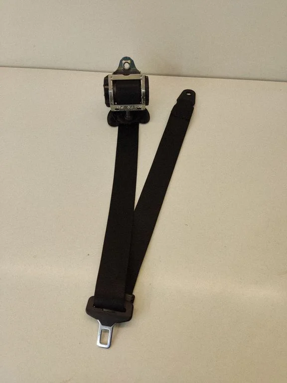Front seatbelt 9802196