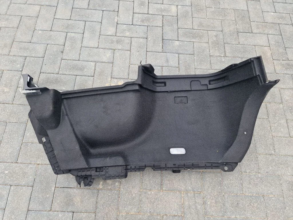 Apakšējais bagāžnieka sāna apdares panelis 85730CR000