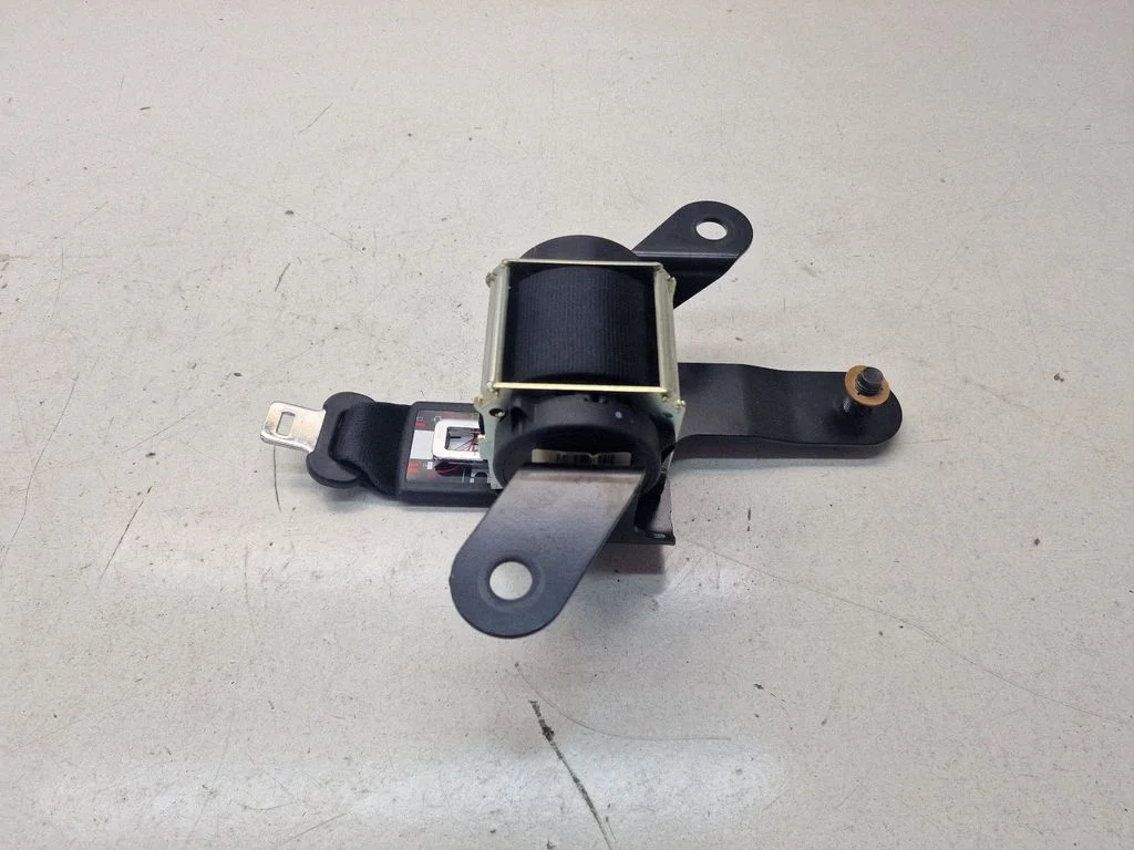 Middle seatbelt (rear) 89850D7050