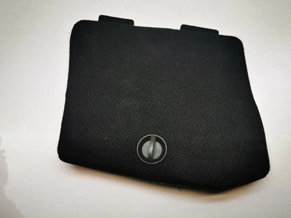 Other trunk/boot trim element – rear
