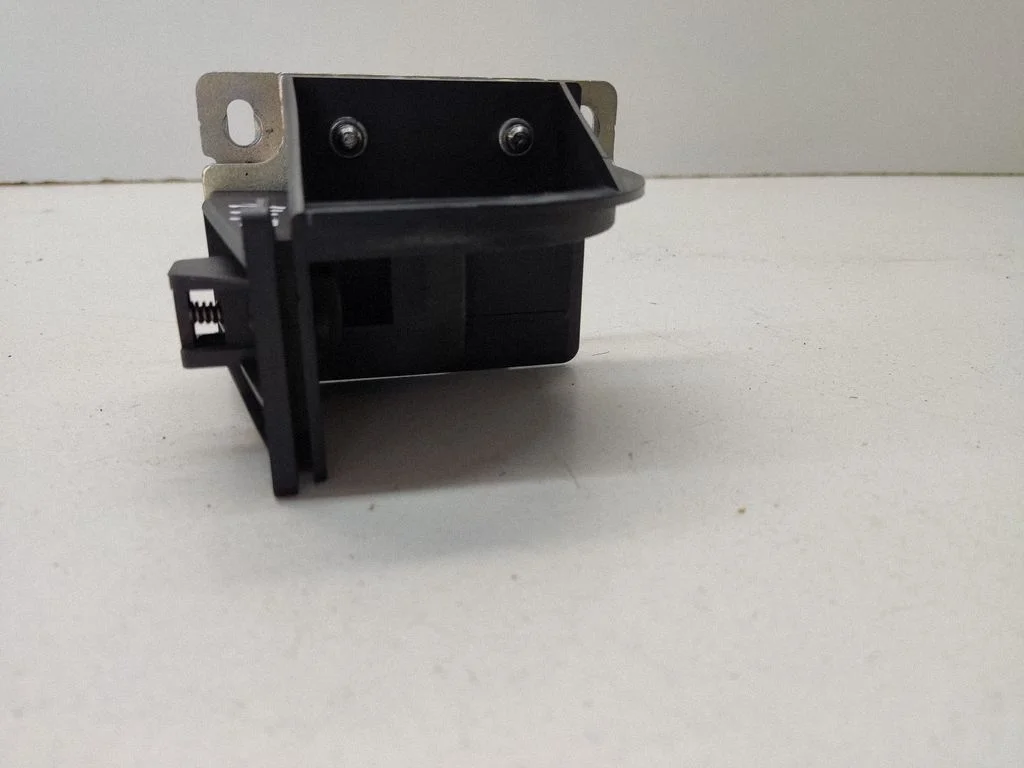 Uchwyt rolety bagażnika – BMW Seria 5 F10 F11 (2009-2016)
