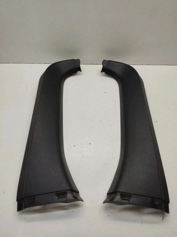 Tailgate/trunk side cover trim – Nissan 370Z (2009-2020)