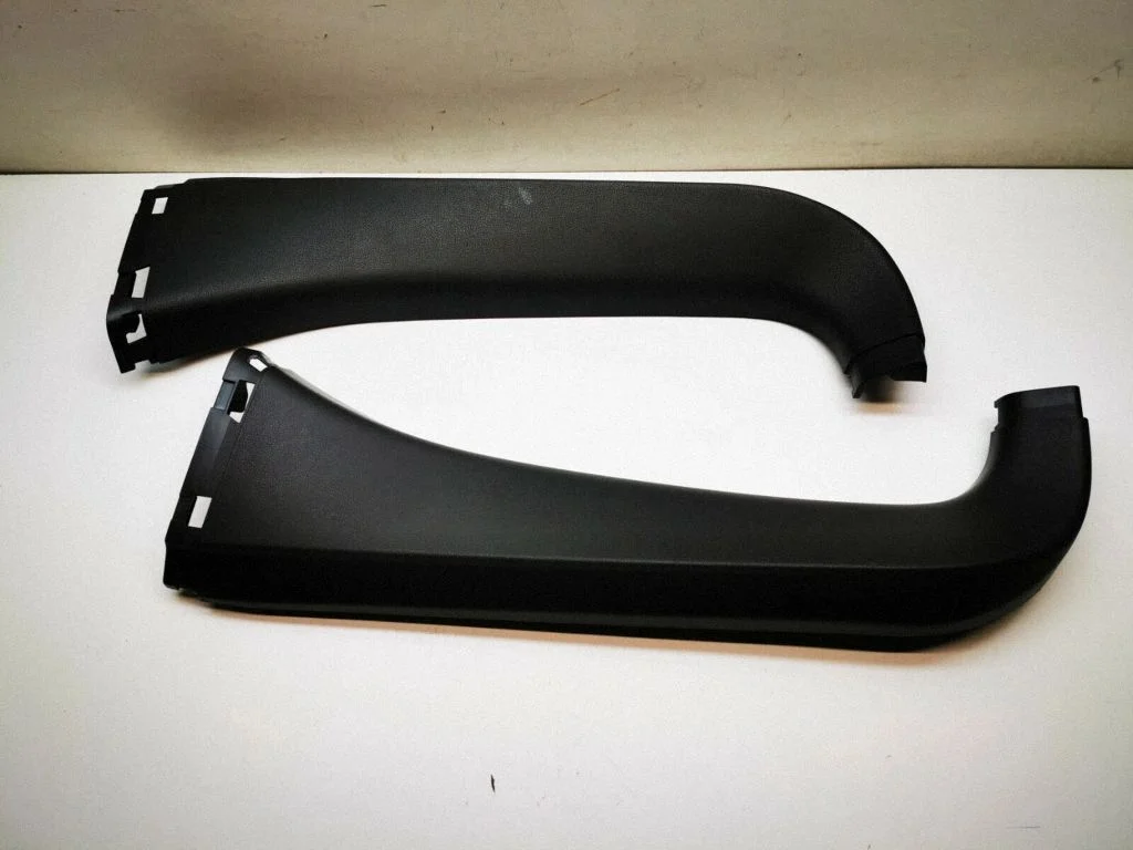 Tailgate/trunk side cover trim – Nissan 370Z (2009-2020)