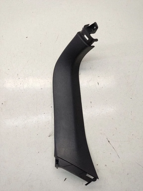 Tailgate/trunk side cover trim