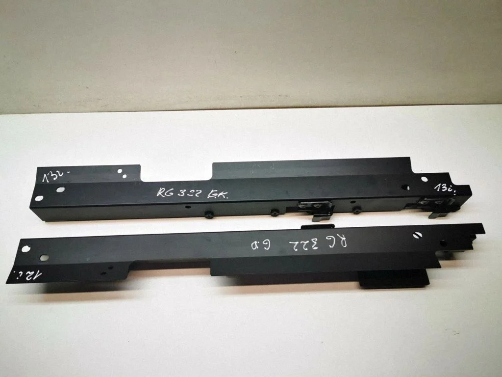 Uchwyt rolety bagażnika – Land Rover Range Rover L322 (2002-2012)