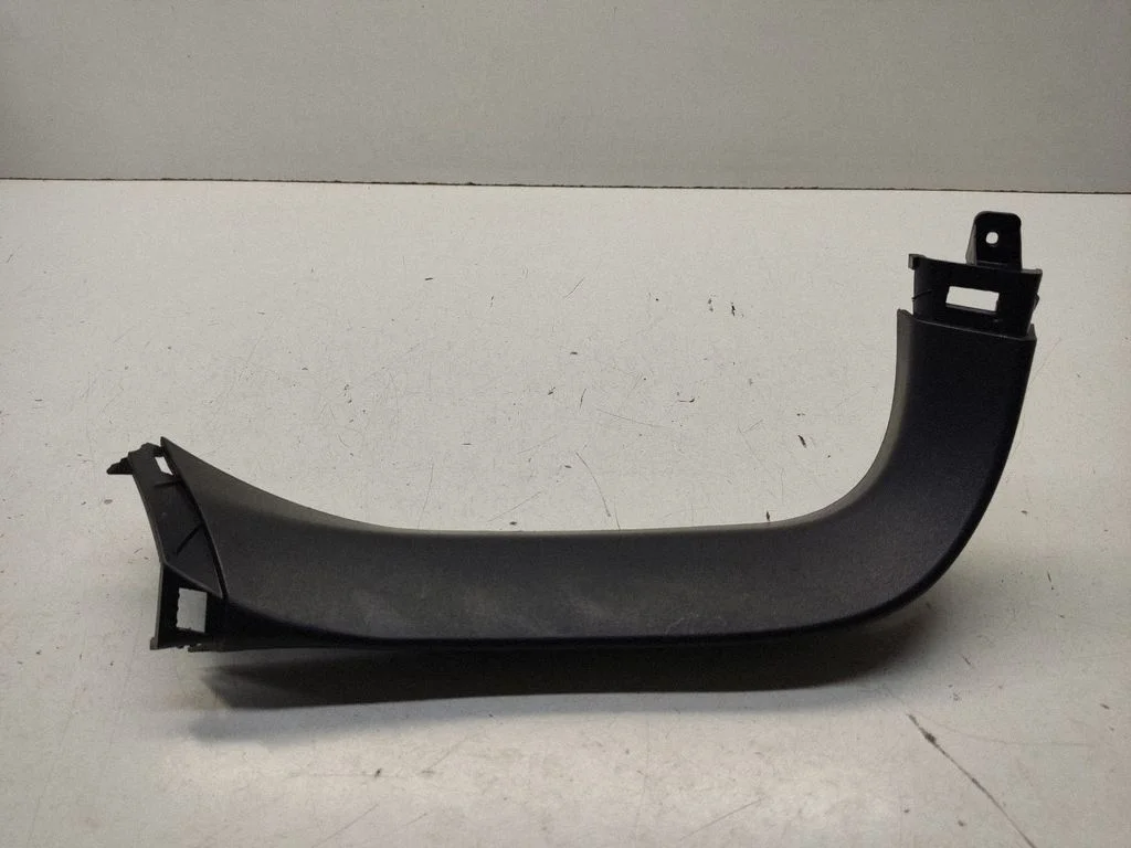 Tailgate/trunk side cover trim