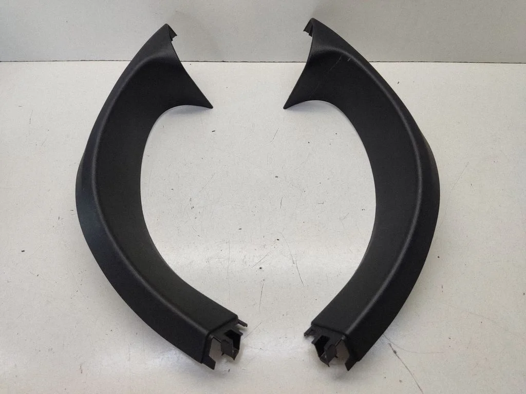 Tailgate/trunk side cover trim – Mercedes-Benz R-Class W251 (2005-2013)